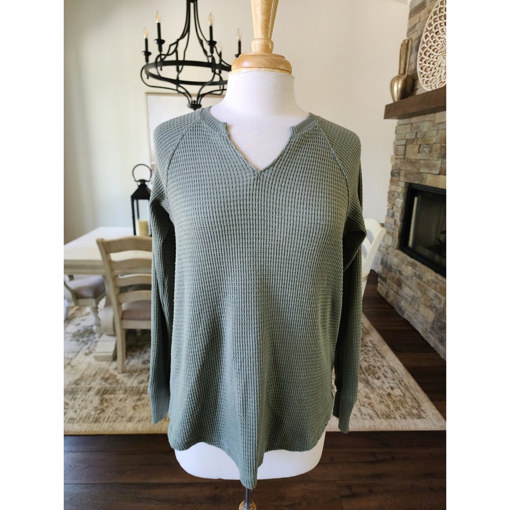American Eagle Sage Green Waffle Knit Split V-Neck Raglan Top Small